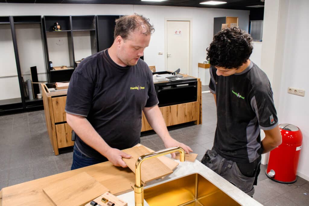 Werkoverleg meubelmaker