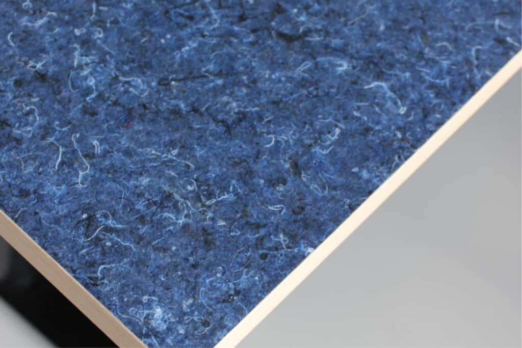 Plaat van gerecycled textiel