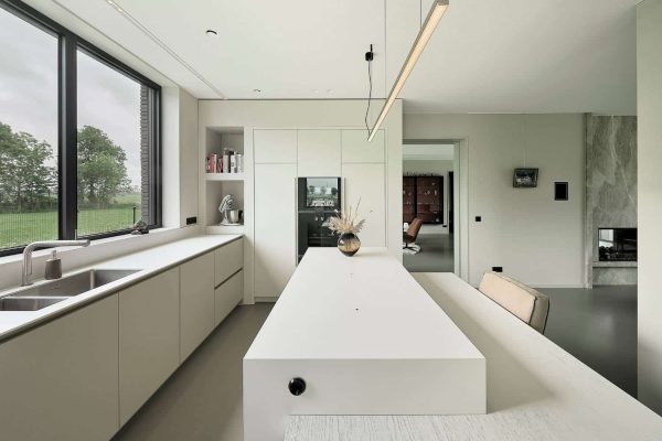 Moderne witte keuken