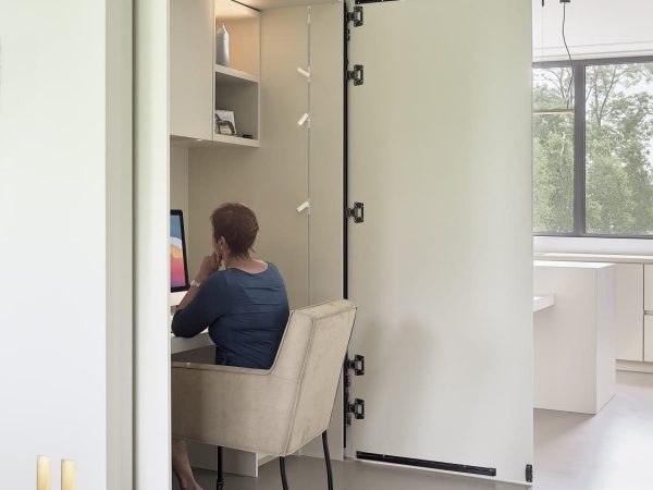 Computerkast op maat met openslaande deuren